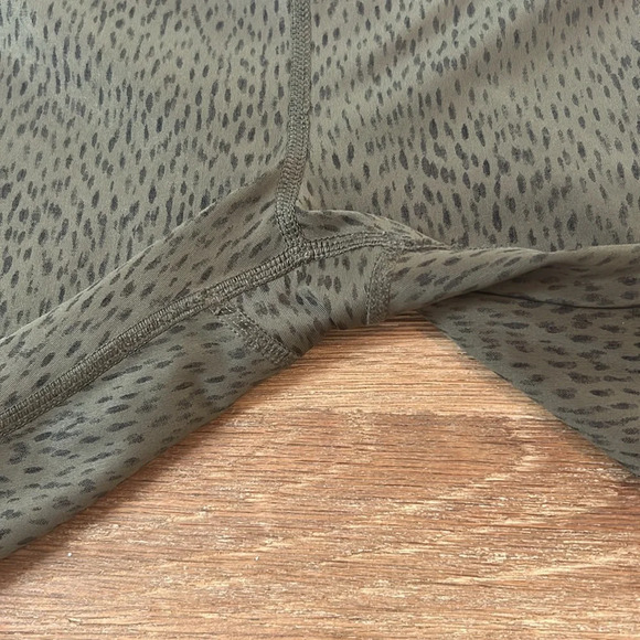 Lululemon leggings size 4 - Picture 3 of 9